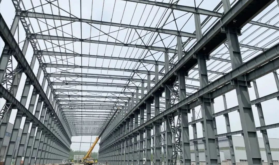 鑫金山三期智能工廠建設邁出堅實步伐，鋼結構主體工程圓滿完工